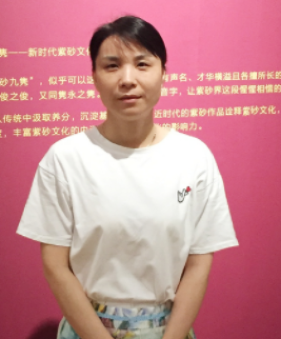 紫砂艺人朱水娟，工艺美术师