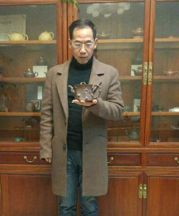 紫砂艺人朱永平，助理工艺美术师