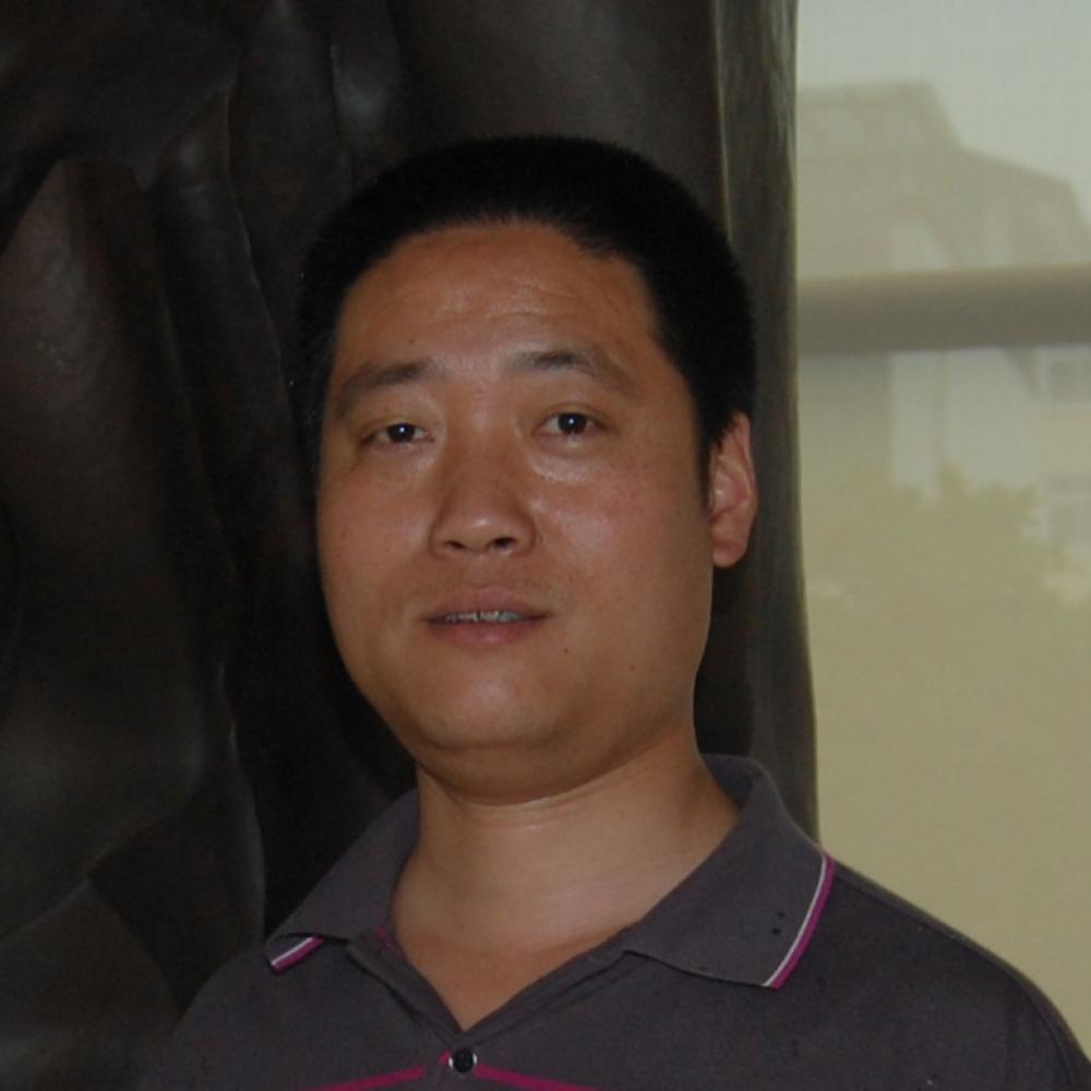 紫砂艺人朱永良，正高级工艺美术师