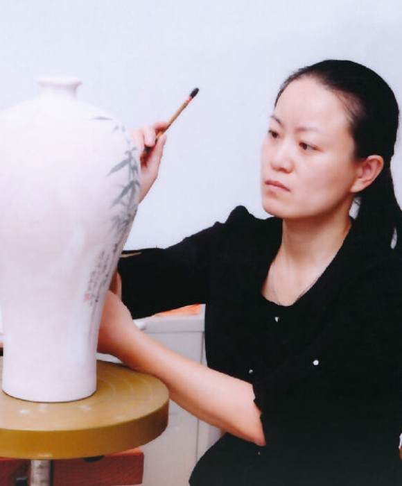 紫砂艺人朱洁敏，工艺美术师