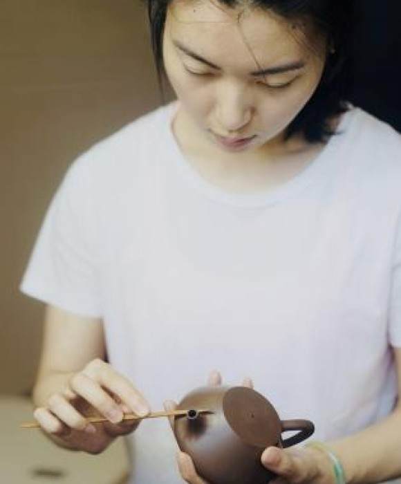 紫砂艺人朱炫洁，助理工艺美术师