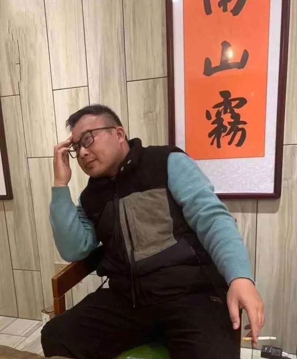 紫砂艺人朱竞成，工艺美术员