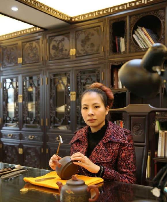 紫砂艺人朱萍萍，工艺美术师