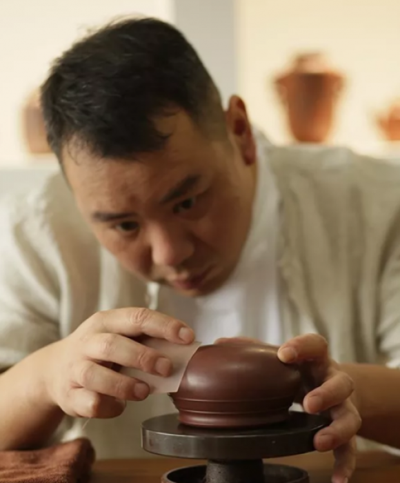 紫砂艺人朱鹏飞，助理工艺美术师