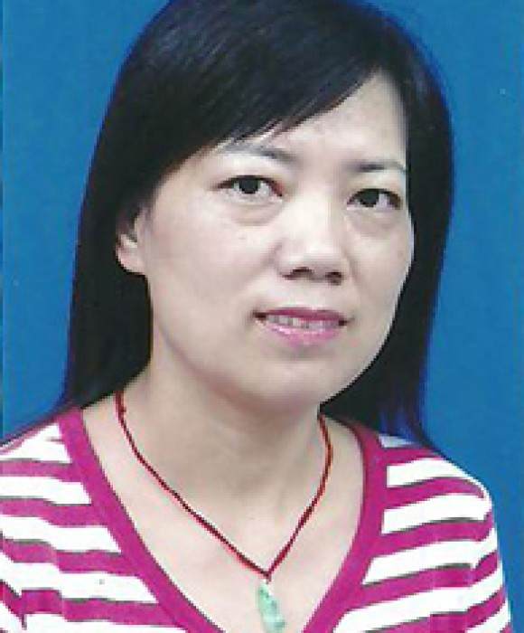 紫砂艺人李丽华，高级工艺美术师