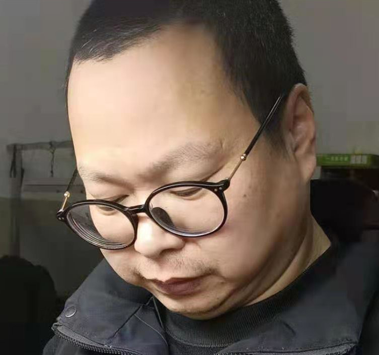 紫砂艺人李俊，助理工艺美术师