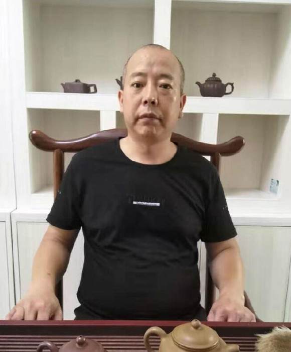 紫砂艺人李卫斌，工艺美术员