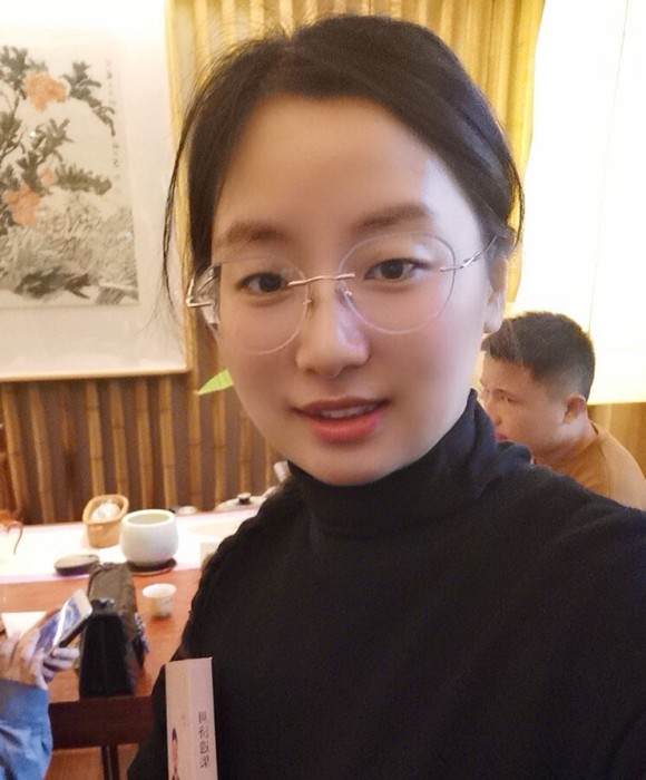 紫砂艺人李嗣悦，工艺美术师