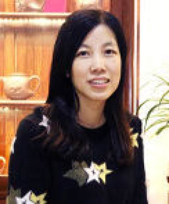 紫砂艺人李娜，助理工艺美术师