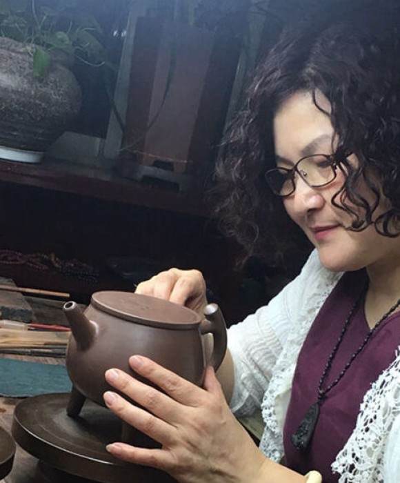 紫砂艺人李小珍，工艺美术师