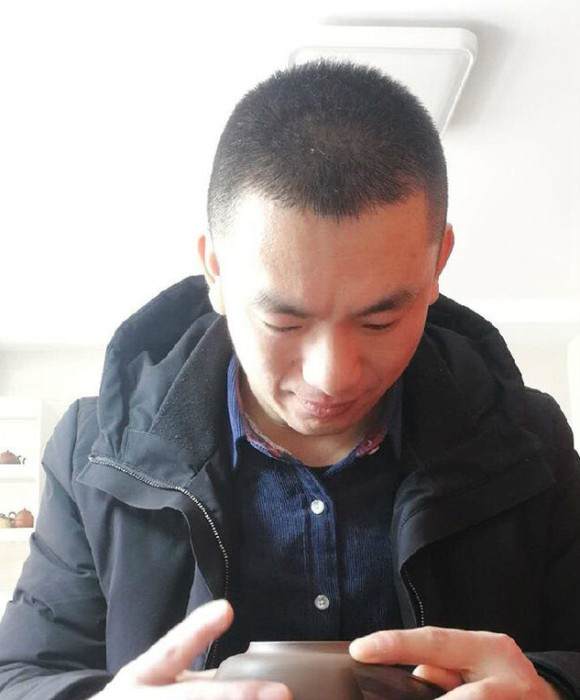 紫砂艺人李志强，工艺美术师