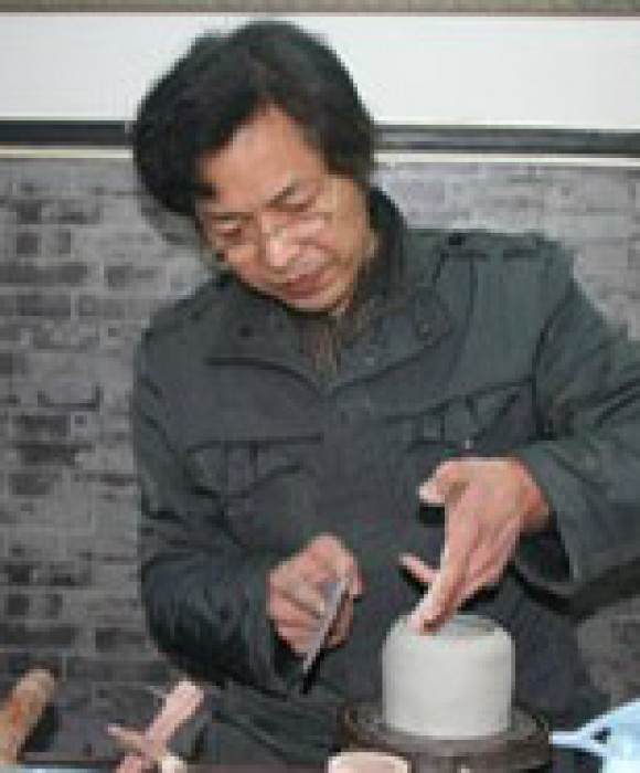紫砂艺人李洪明，高级工艺美术师