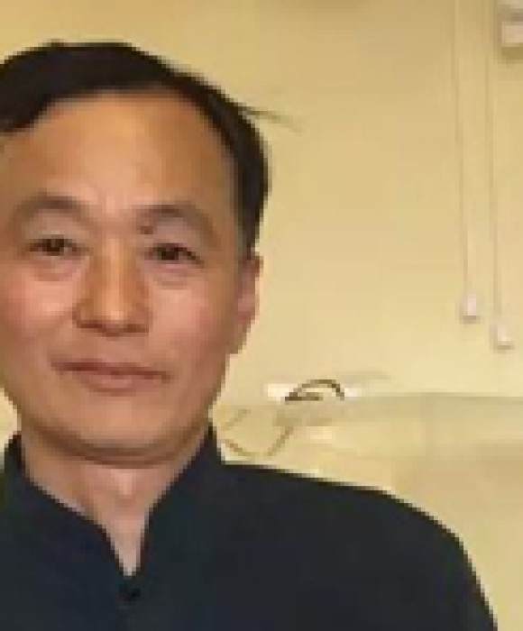 紫砂艺人李爱林，高级工艺美术师