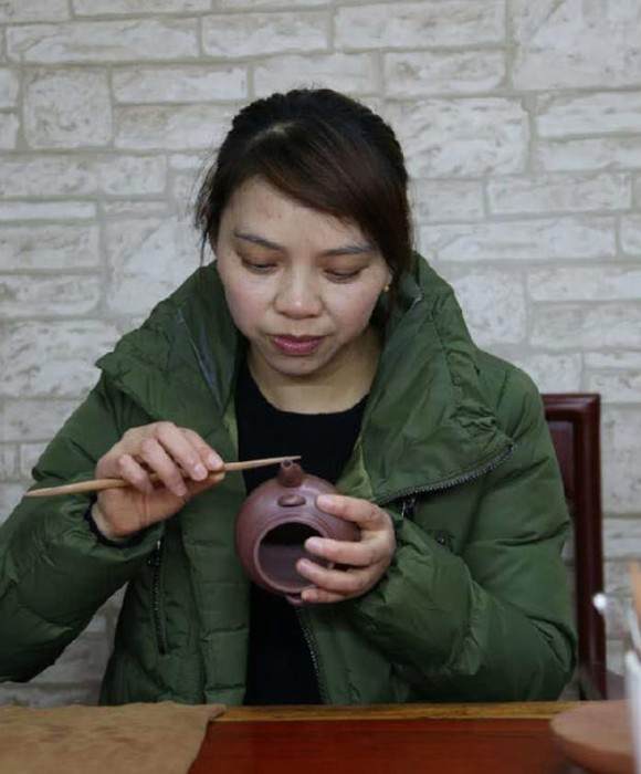 紫砂艺人李立华，工艺美术师