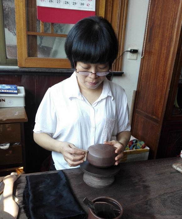 紫砂艺人李美玲，高级工艺美术师