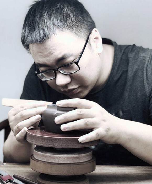 紫砂艺人李赟杰，助理工艺美术师