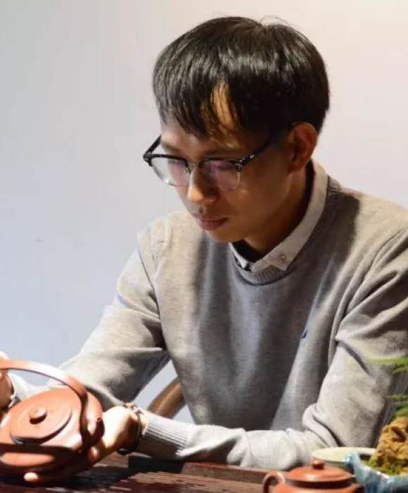 紫砂艺人李远业，工艺美术师