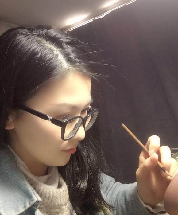 紫砂艺人李鑫荣，工艺美术师