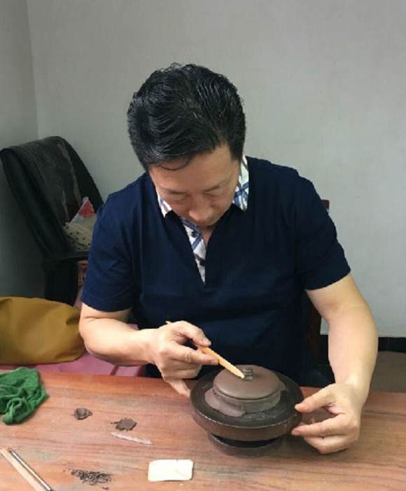 紫砂艺人李铭，工艺美术师