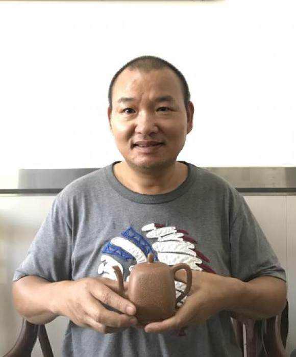 紫砂艺人李锋，工艺美术员
