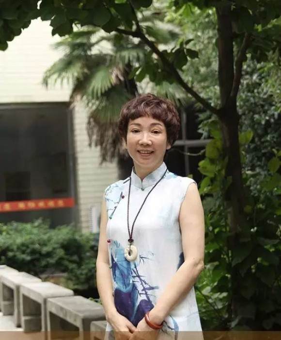 紫砂艺人李霓，正高级工艺美术师