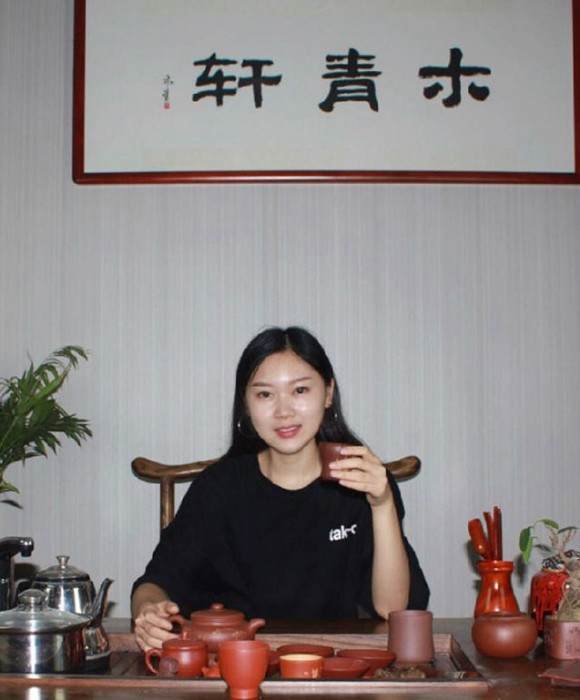 紫砂艺人杜倩，助理工艺美术师