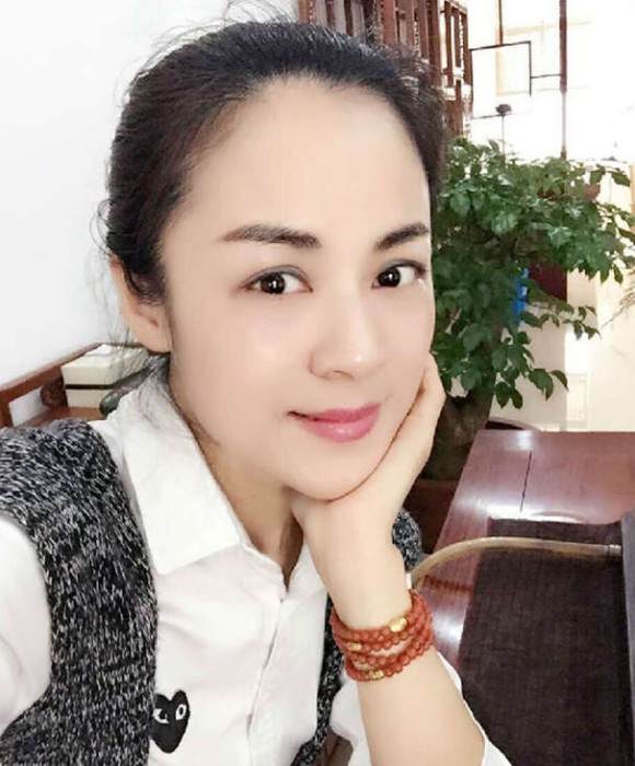 紫砂艺人杜益君，高级工艺美术师