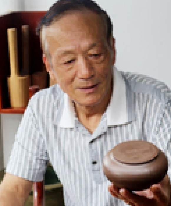 紫砂艺人束旦生，正高级工艺美术师
