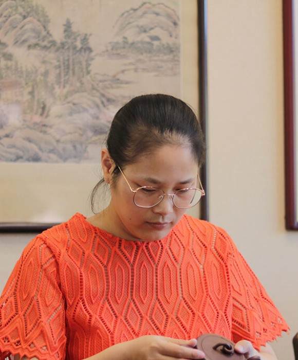 紫砂艺人杨丽，助理工艺美术师