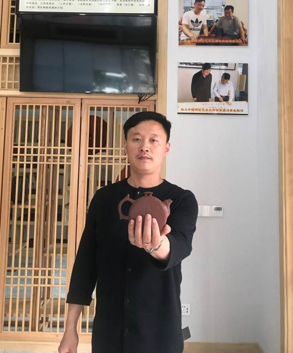 紫砂艺人杨义洲，助理工艺美术师