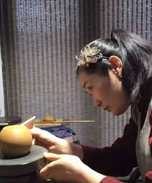 紫砂艺人杨云斐，助理工艺美术师