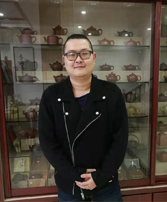 紫砂艺人杨亮，工艺美术员