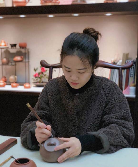 紫砂艺人杨倩文，工艺美术师