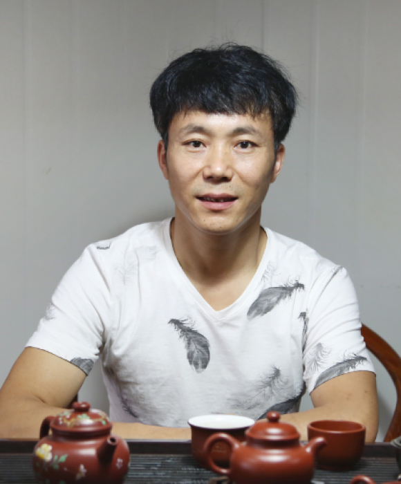 紫砂艺人杨国成，工艺美术师