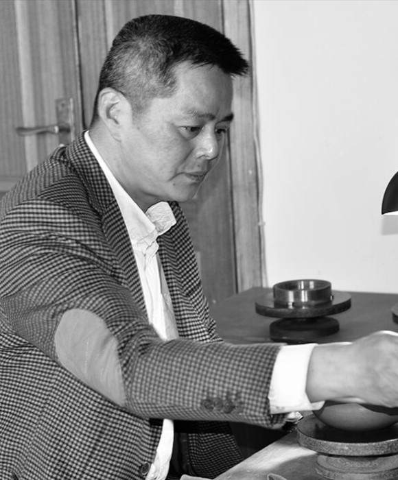 紫砂艺人杨建新，助理工艺美术师