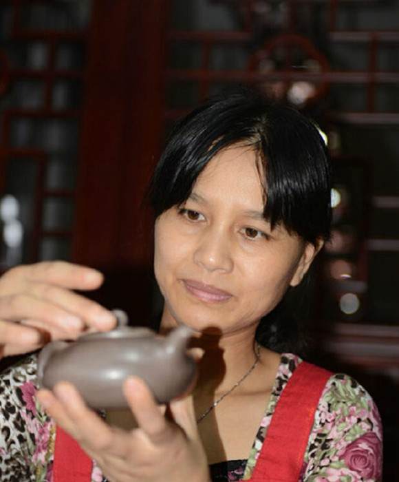 紫砂艺人杨志琴，工艺美术师