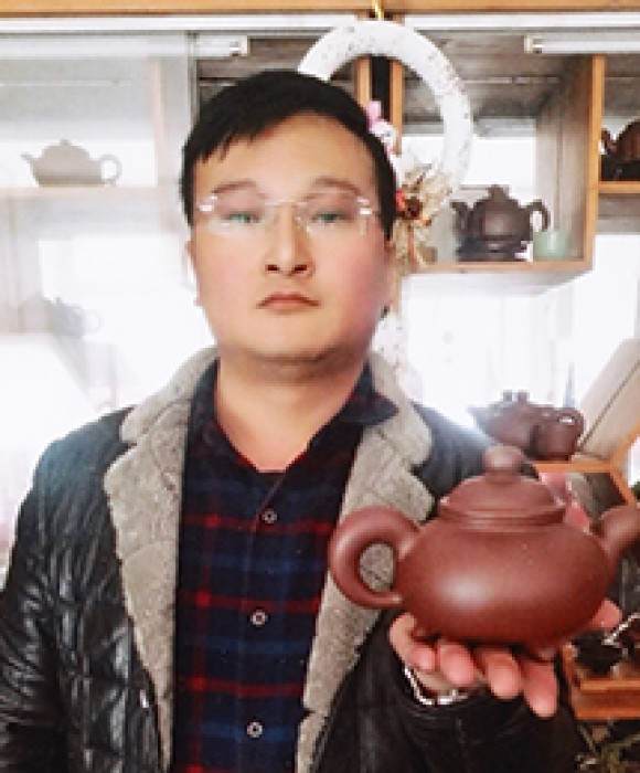 紫砂艺人杨成虎，工艺美术员