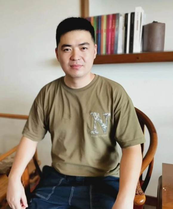 紫砂艺人杨挺，工艺美术员