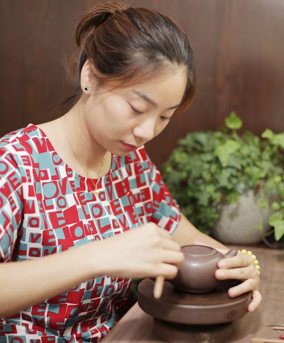 紫砂艺人杨梦茜，工艺美术师