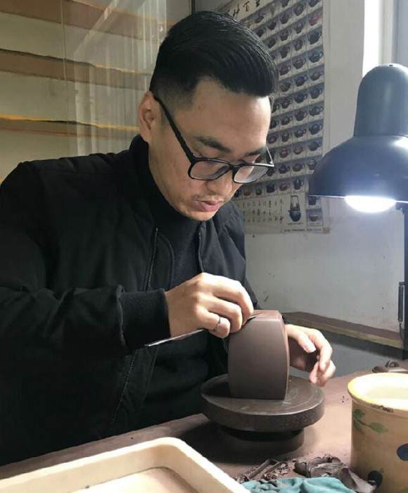 紫砂艺人杨海涛，助理工艺美术师
