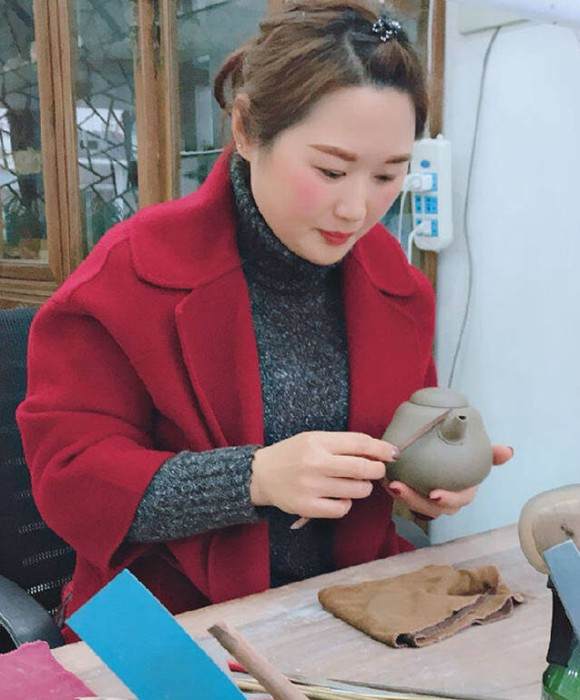 紫砂艺人杨燕，工艺美术师