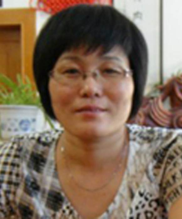 紫砂艺人杨美君，工艺美术师