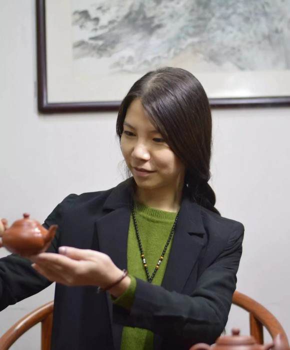 紫砂艺人杨莲君，工艺美术师