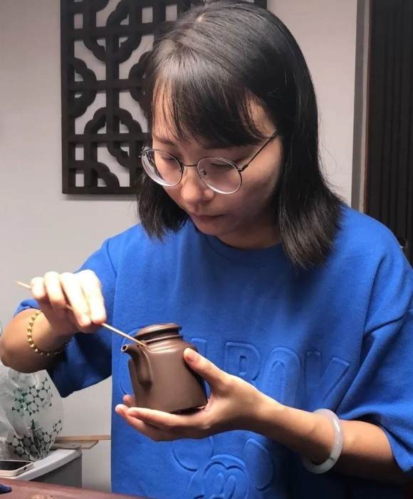 紫砂艺人杨颖，助理工艺美术师