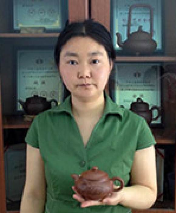 紫砂艺人杭丽青，工艺美术师
