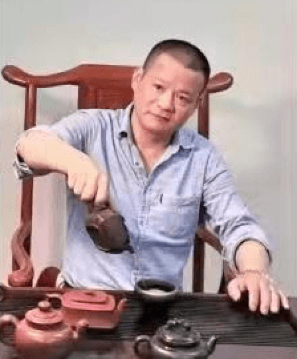紫砂艺人林元森，助理工艺美术师
