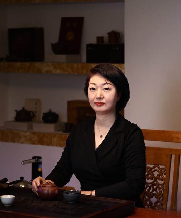 紫砂艺人林娟，助理工艺美术师