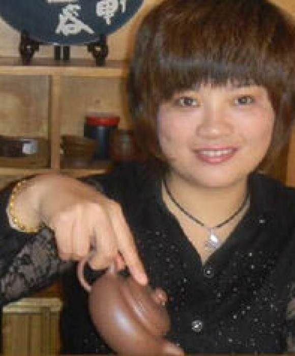 紫砂艺人林彩琴，工艺美术师