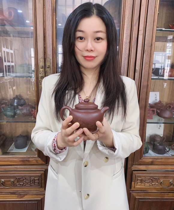 紫砂艺人林晶晶，工艺美术员