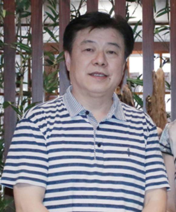 紫砂艺人查元康，正高级工艺美术师